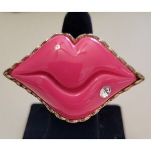 Betsey Johnson First Date Pink Lips  Gold Tone Ring Rare Size 8